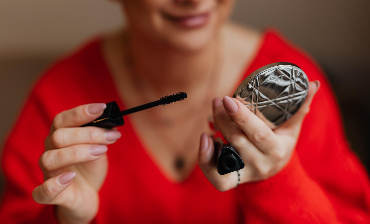 まつげを伸ばすためのマスカラケアに含まれる成分は？