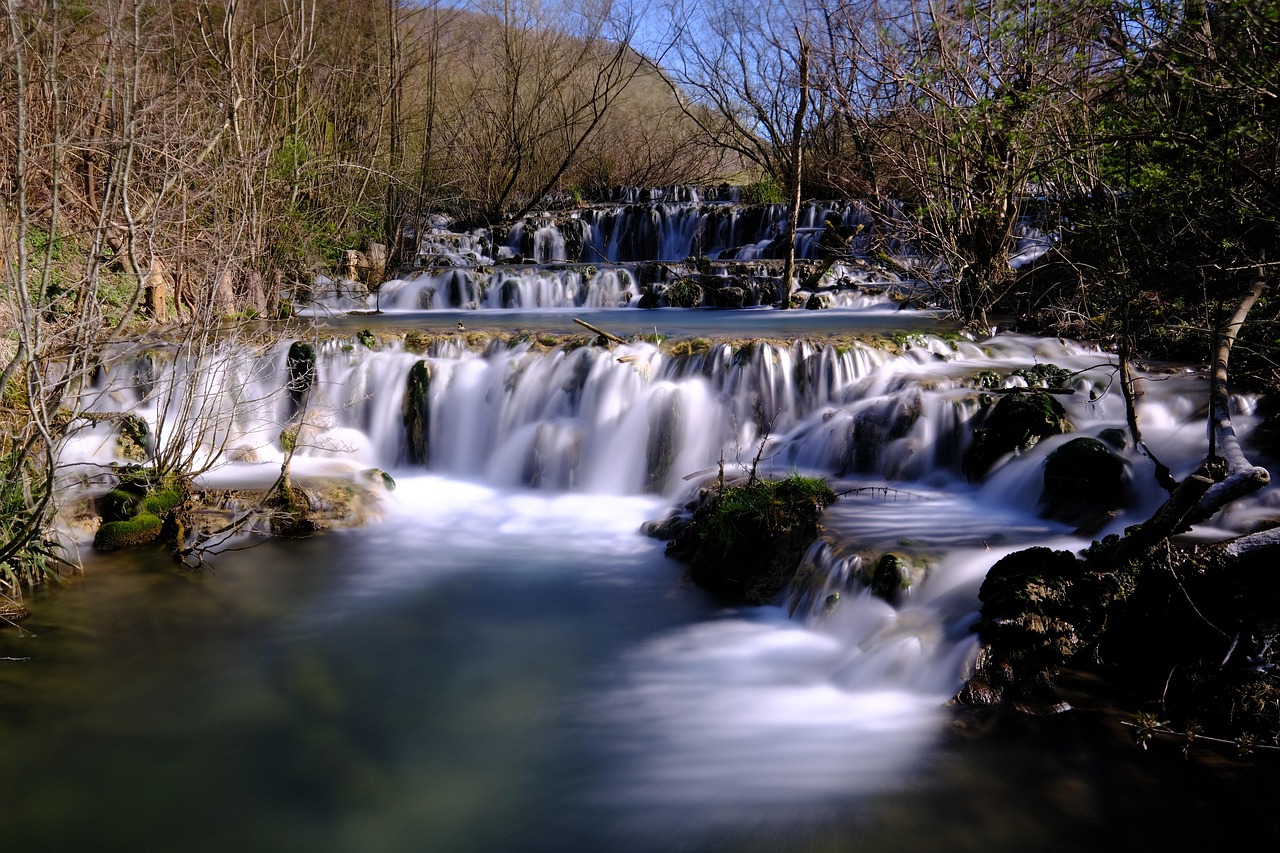 まつ毛をボリュームアップさせるための増やす方法は？