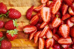 まつ毛育毛に効果的な食べ物は何ですか？