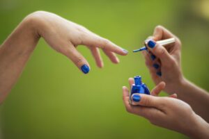 まつ毛育毛美容液の使用期間はどれくらいが効果的？