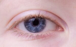まつ毛育毛は眼科に相談する必要があるのか？
